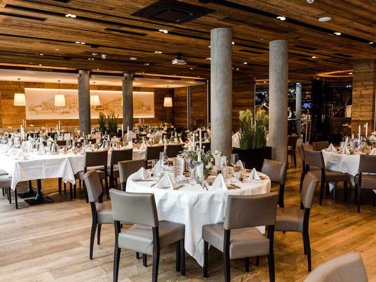 Der elegante Speisesaal Xaver bietet den perfekten Ort für eine Hochzeit mit bis zu 190 Personen.